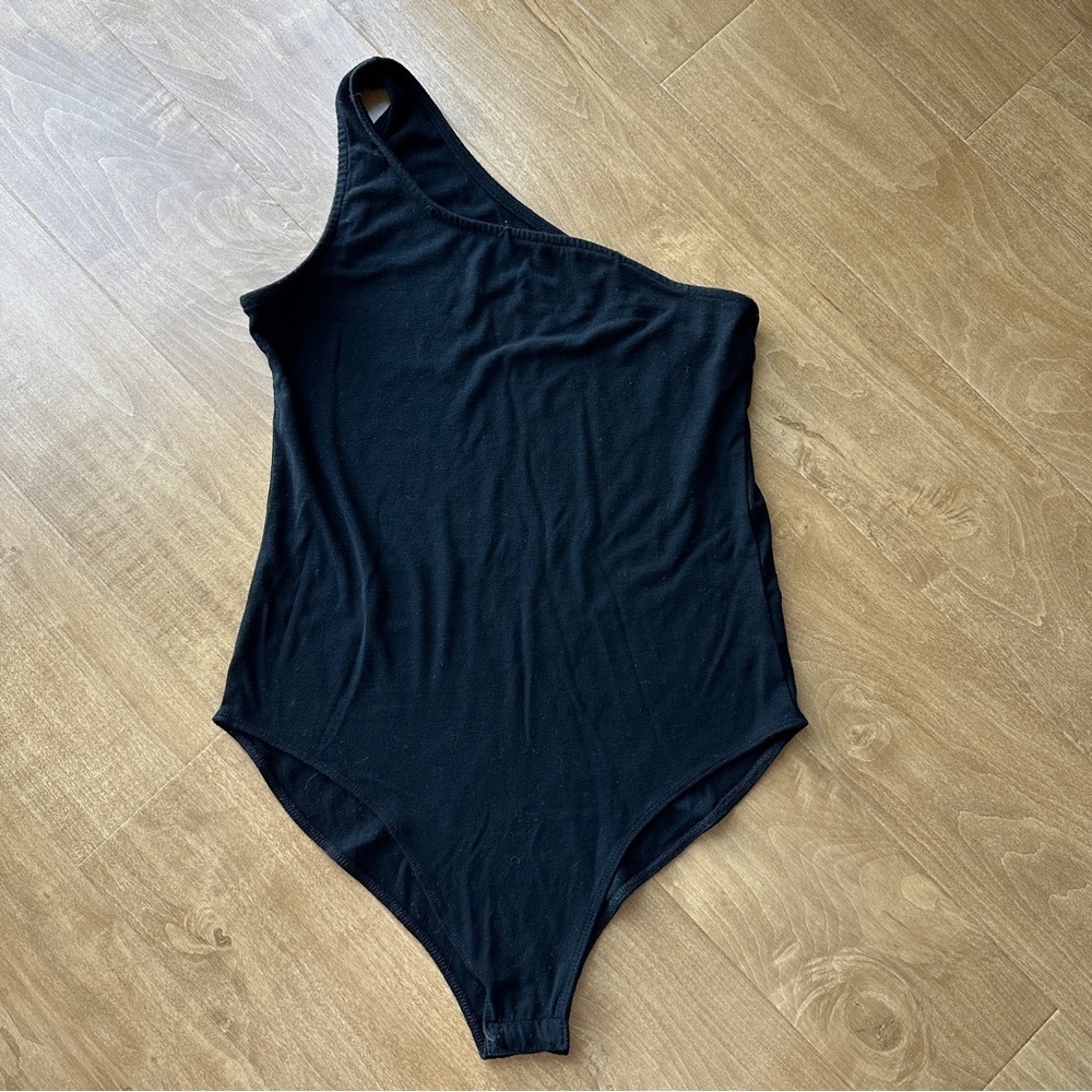 Mangopop One Shoulder Black Stretch Bodysuit, Size Medium